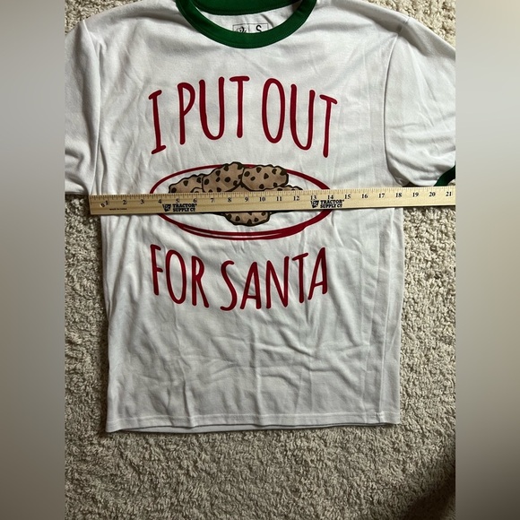 Bundle of 2 Size Small Funny Christmas Graphic Tee’s - Picture 8 of 10